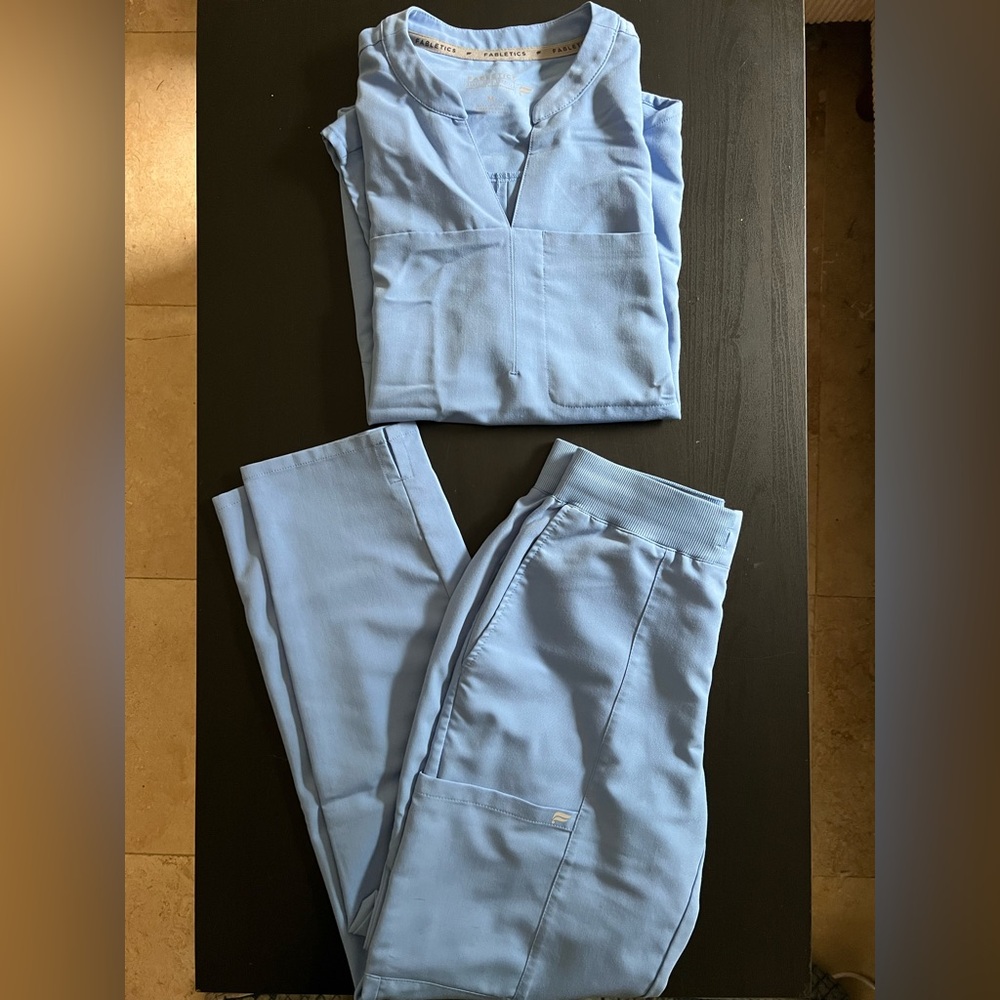 Fabletics Scrub Set